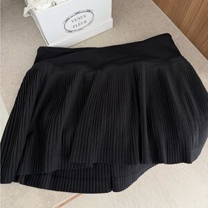 Lululemon Black Pleated Women's Skirt